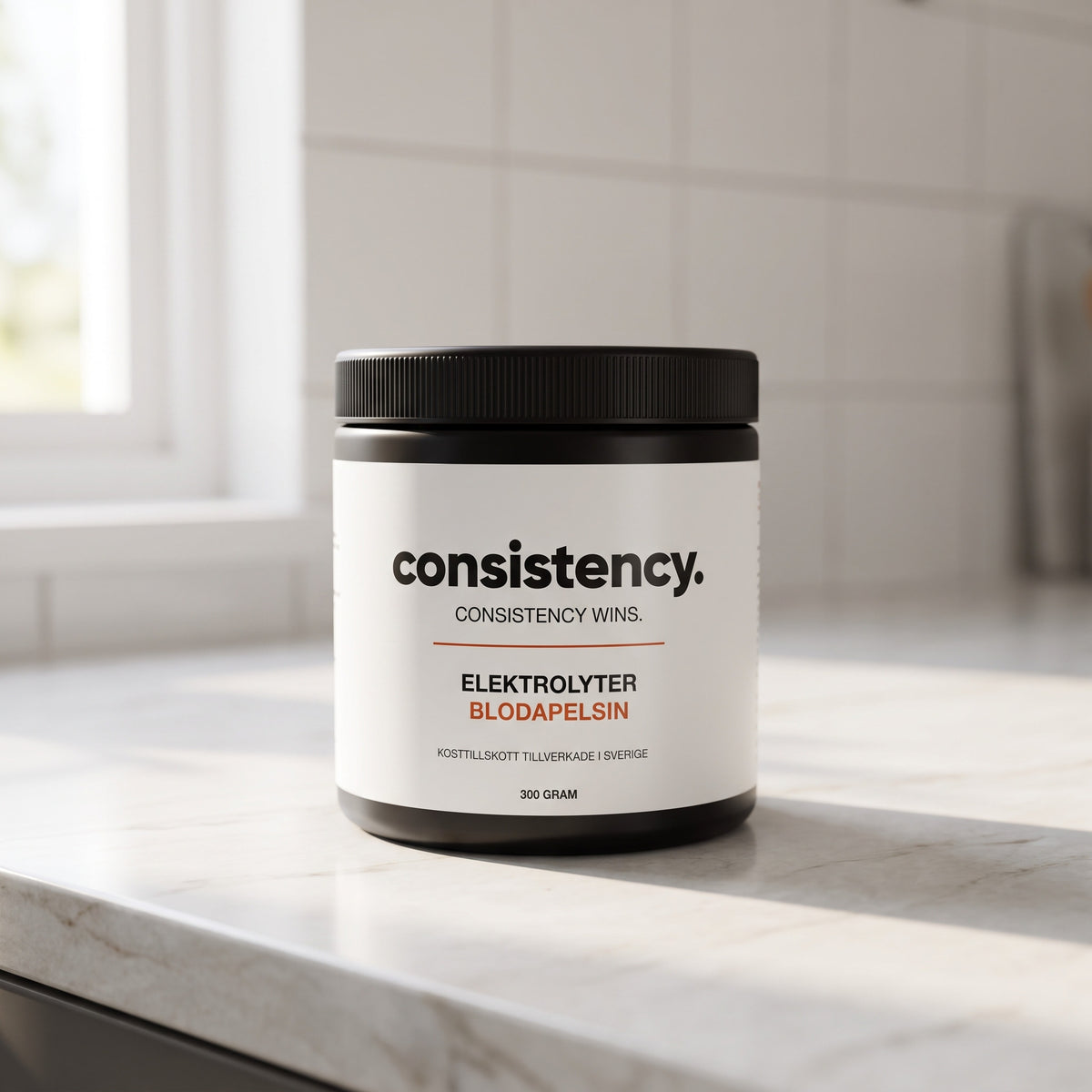 Consistency elektrolyter blodapelsin, svart burk på köksbänk