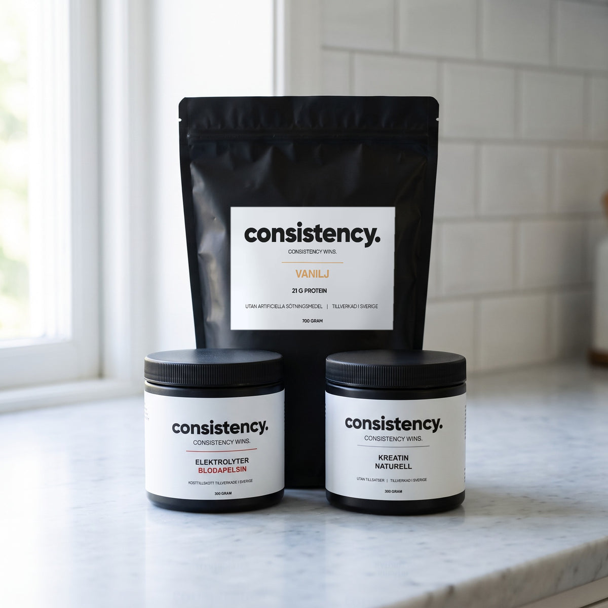 Consistency Complete: vassleprotein, kreatin och elektrolyter på köksbänk, protein vanilj