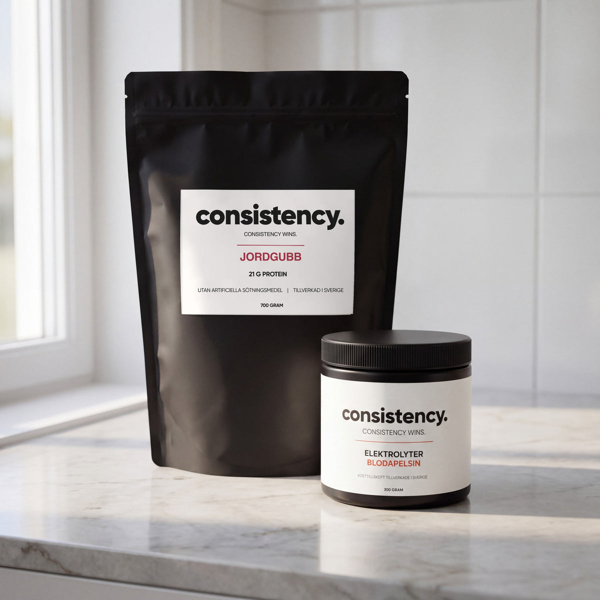 Consistency Endurance: vassleprotein och elektrolyter på köksbänk, protein jordgubb