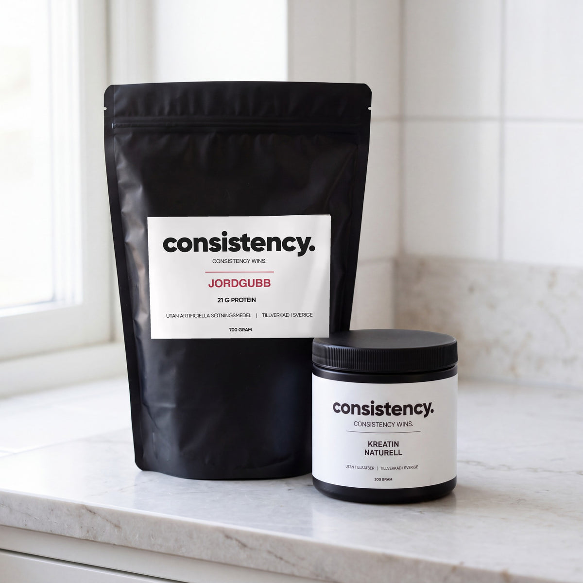 Consistency Starter: vassleprotein och kreatin på köksbänk, protein jordgubb