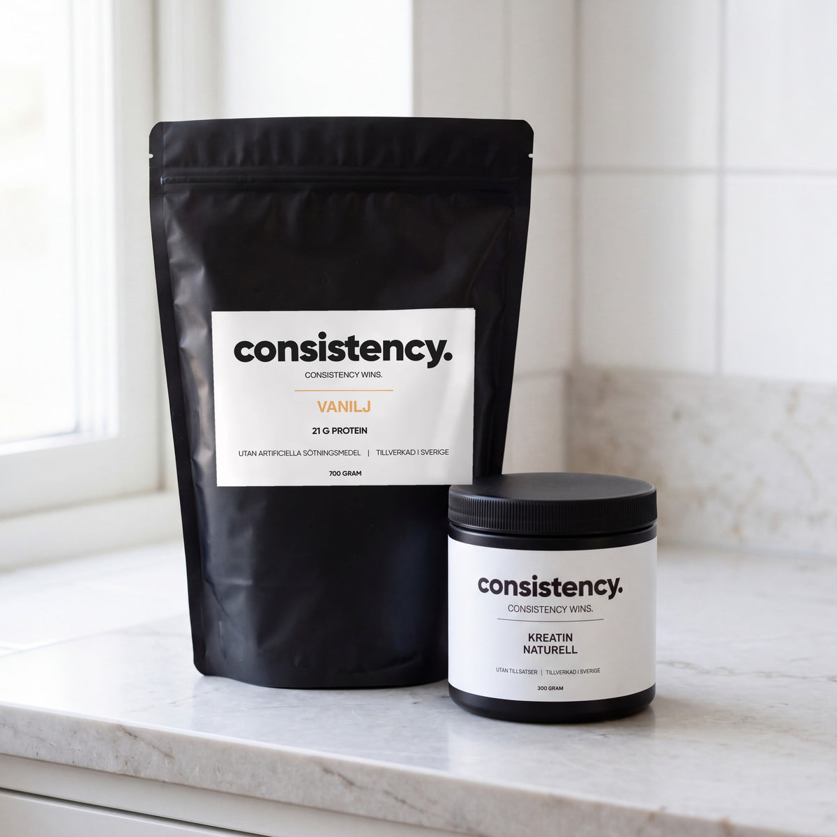 Consistency Starter: vassleprotein och kreatin på köksbänk, protein vanilj